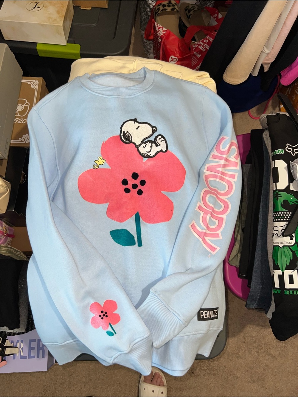 Peanuts Freeze Max Light Blue Crewneck with Pink Flower & Snoopy Graphic - Picture 5 of 15